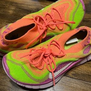 Super cute Nike running shoes sz 8. Like new.